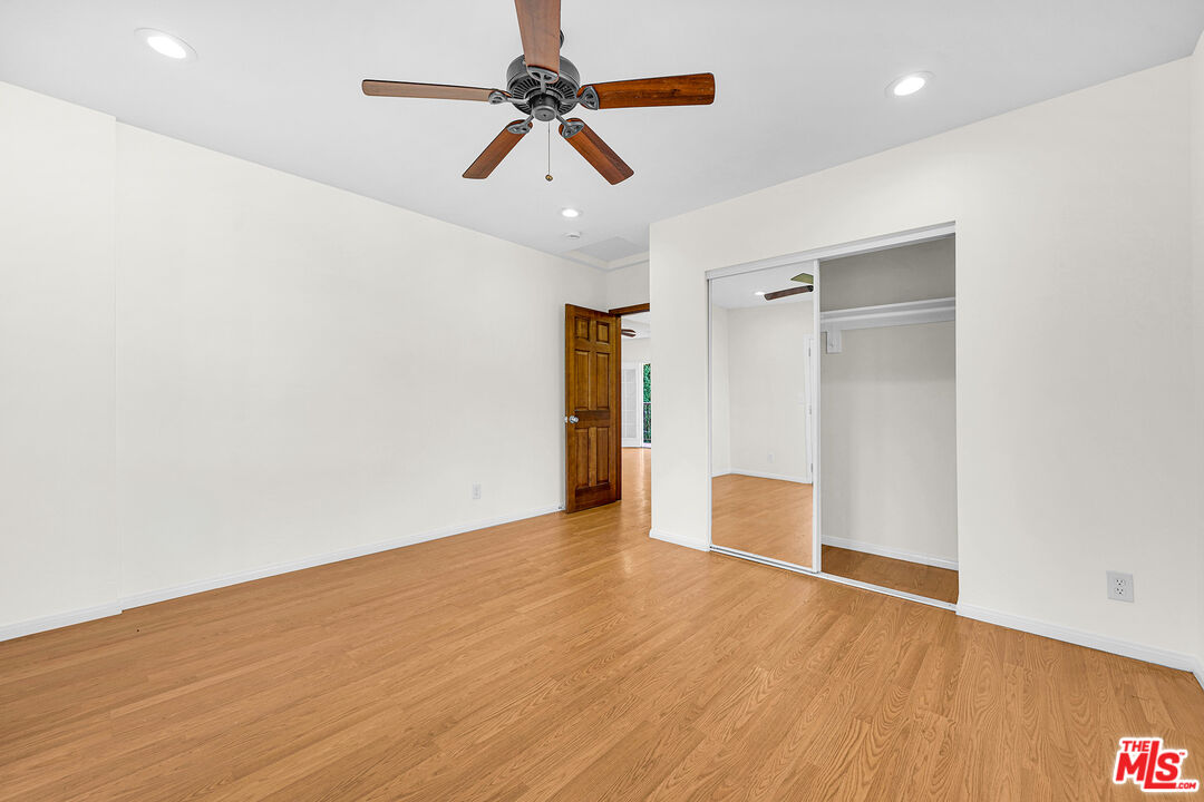 743 N Las Palmas Ave