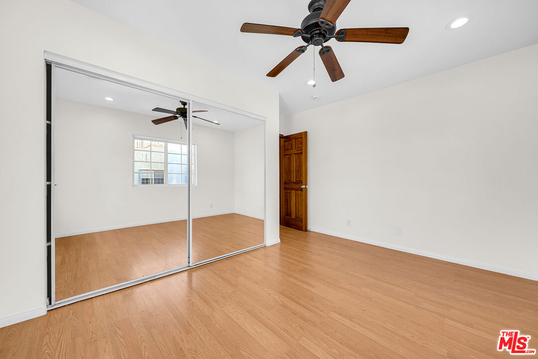 743 N Las Palmas Ave