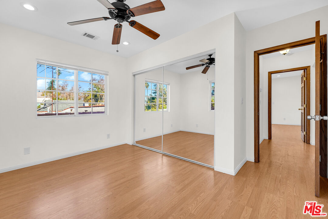 743 N Las Palmas Ave