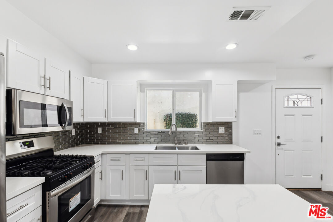 17610 Sherman Way Unit: 3