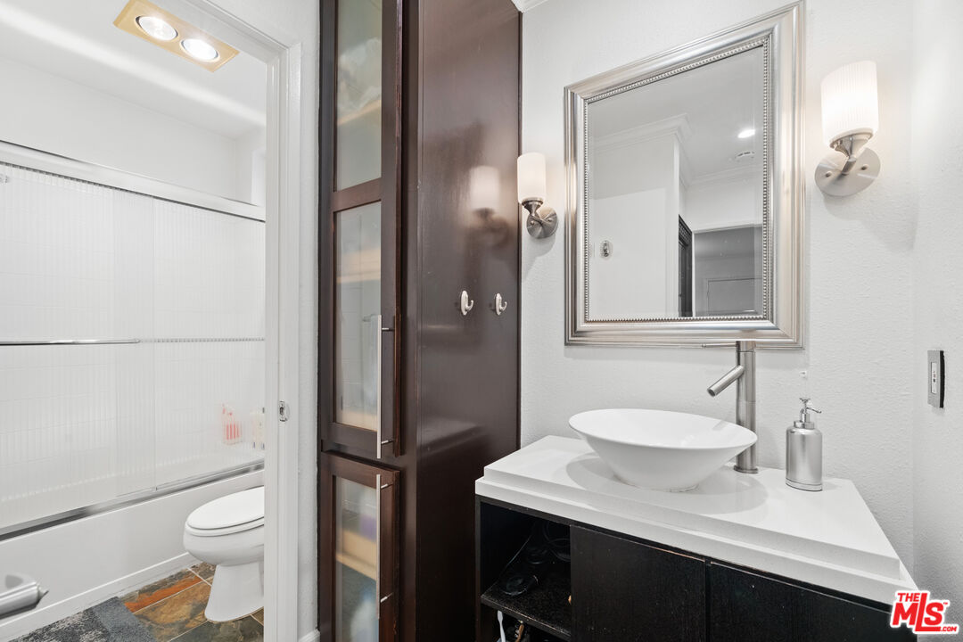 9005 Cynthia St Unit: 208