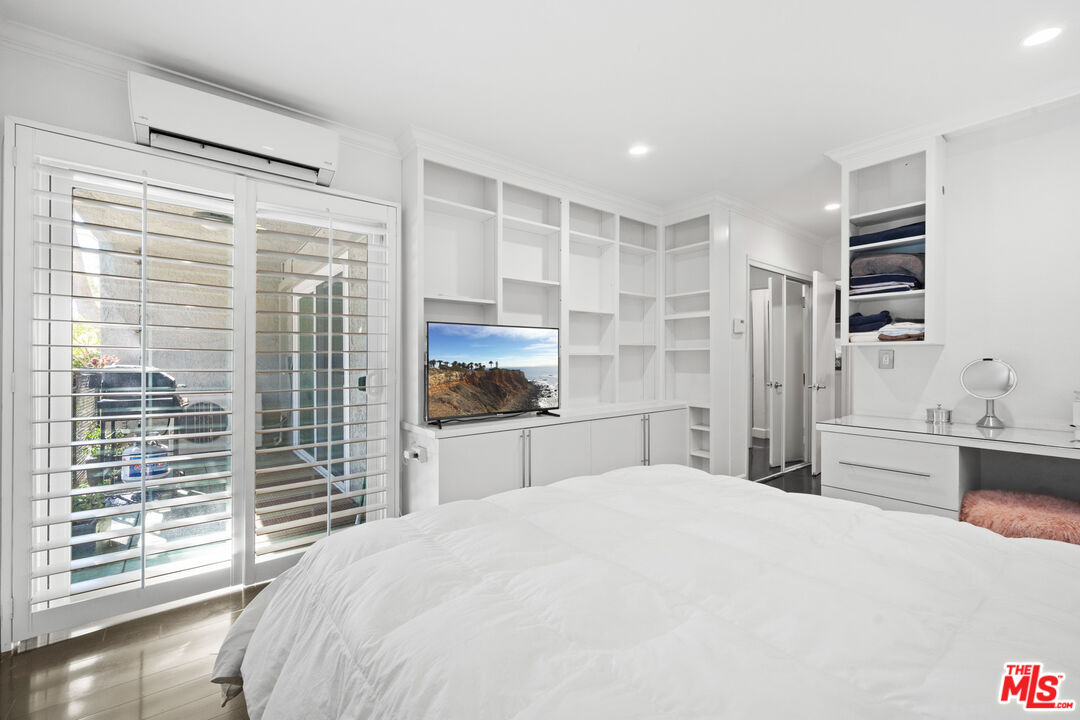 9005 Cynthia St Unit: 208