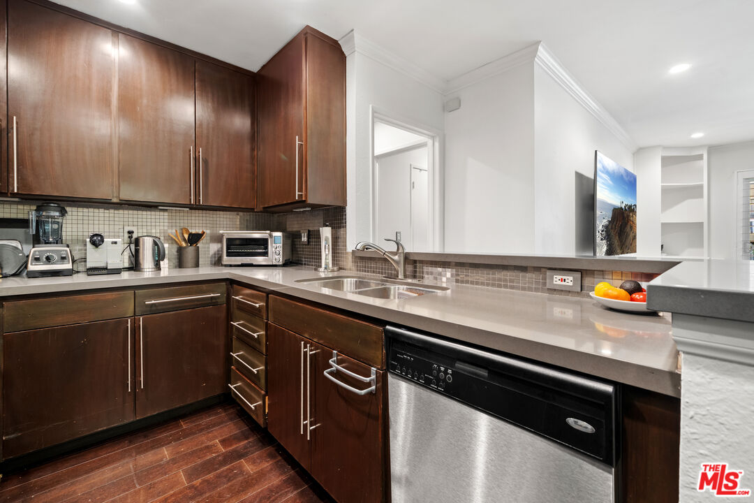 9005 Cynthia St Unit: 208