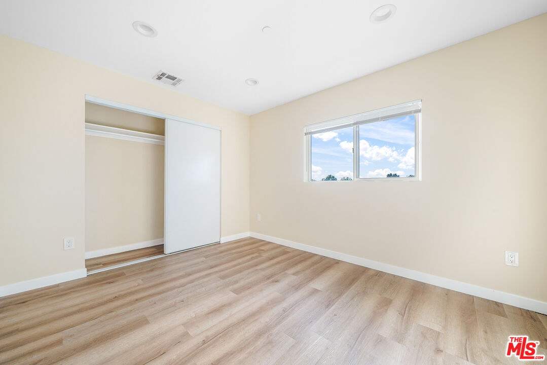 1002 E 33rd St Unit: 3