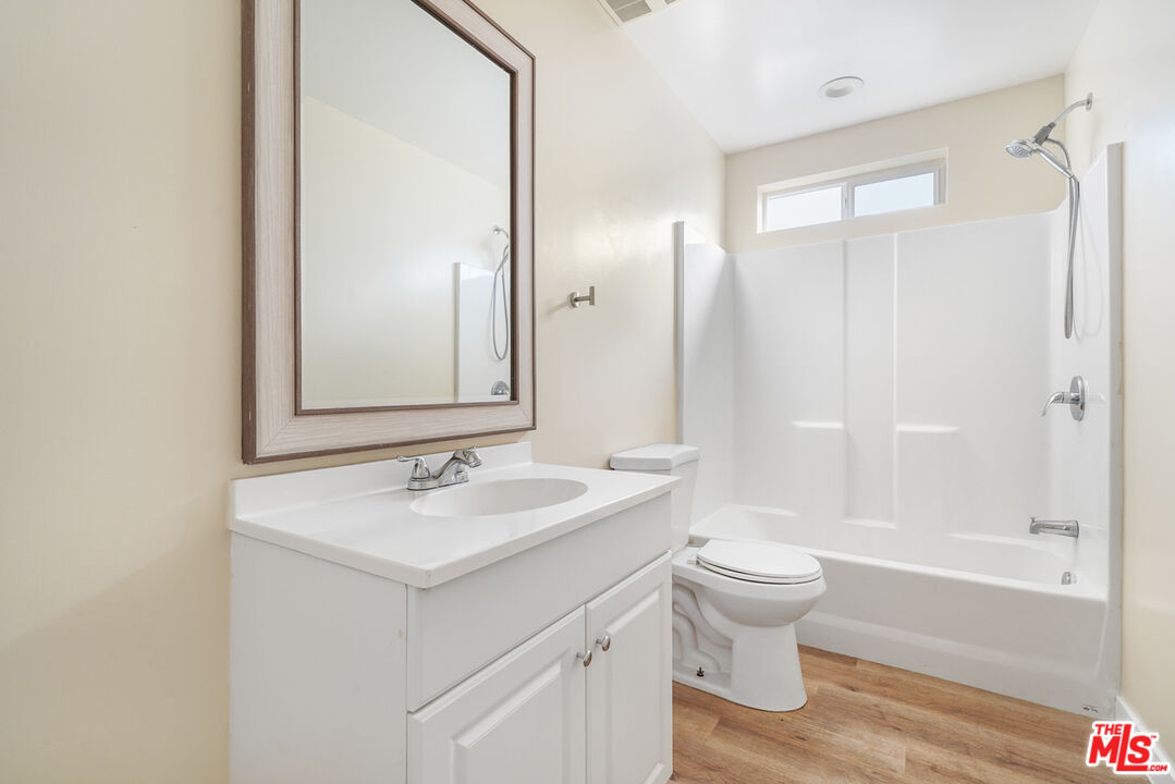 1002 E 33rd St Unit: 3