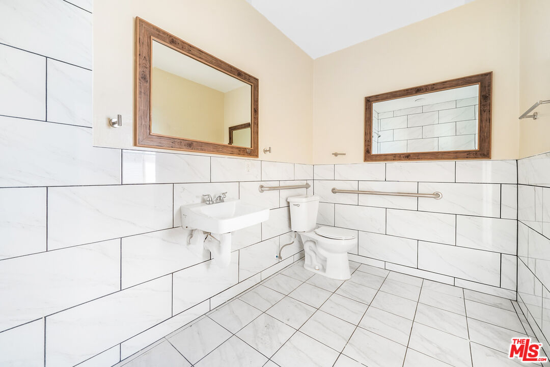 1002 E 33rd St Unit: 3