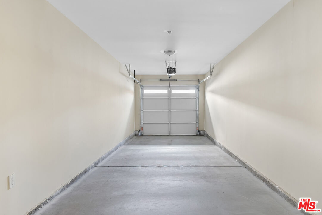 1002 E 33rd St Unit: 3