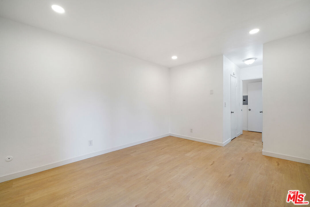 9005 Cynthia St Unit: 216