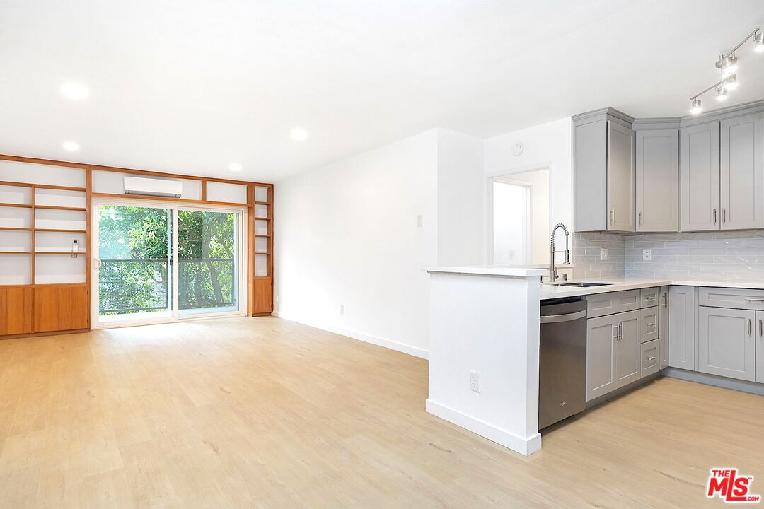 9005 Cynthia St Unit: 216