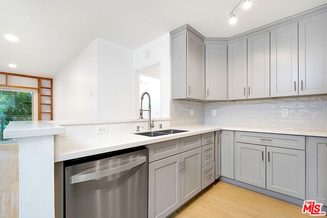 9005 Cynthia St Unit: 216