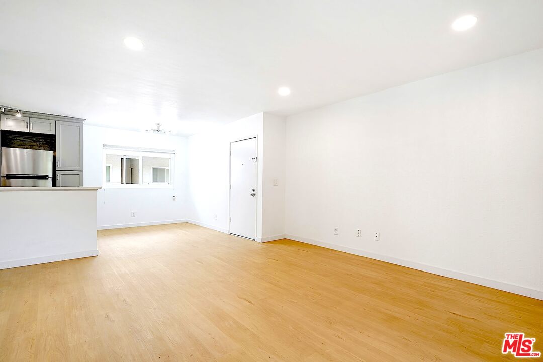 9005 Cynthia St Unit: 216