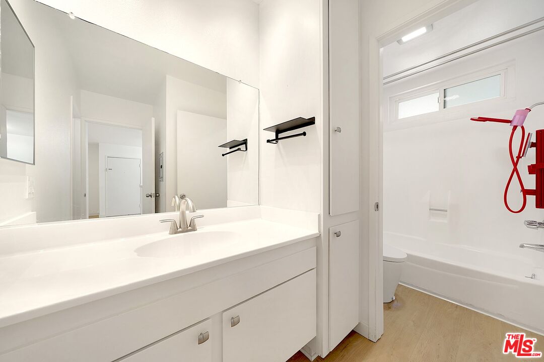 9005 Cynthia St Unit: 216