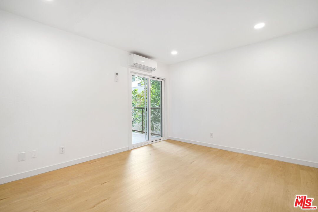 9005 Cynthia St Unit: 216