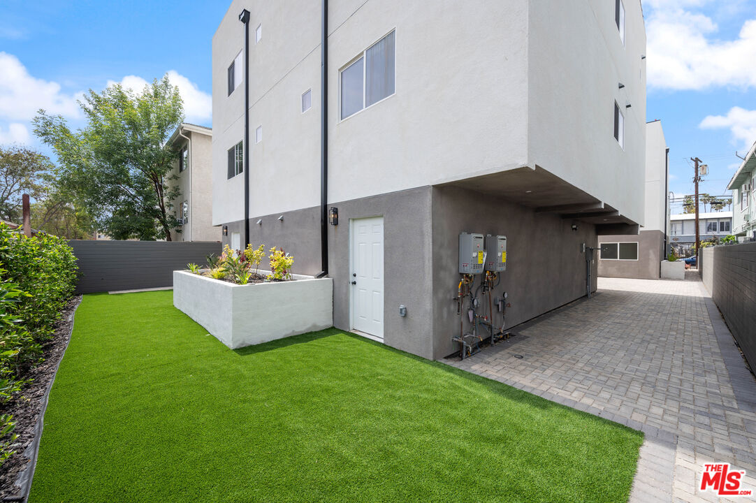 7306 Independence Ave