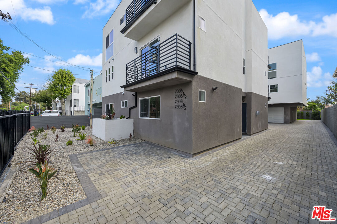 7306 Independence Ave