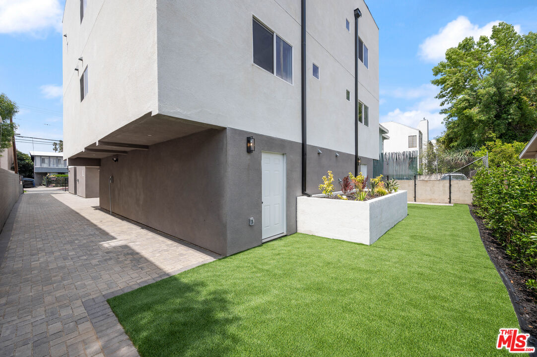 7306 Independence Ave