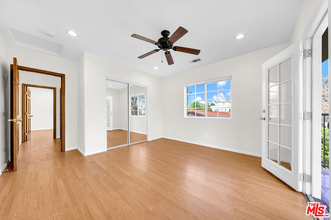 743 N Las Palmas Ave