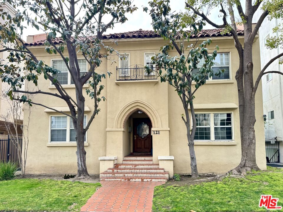 121 N Swall Dr Unit: 4