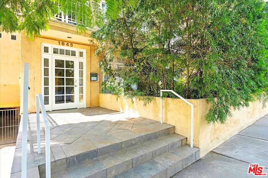 1645 Camden Ave Unit: 202
