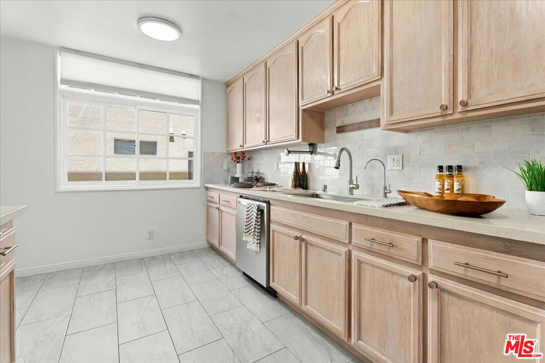 1645 Camden Ave Unit: 202