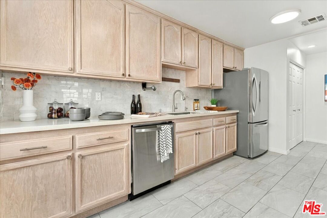 1645 Camden Ave Unit: 202