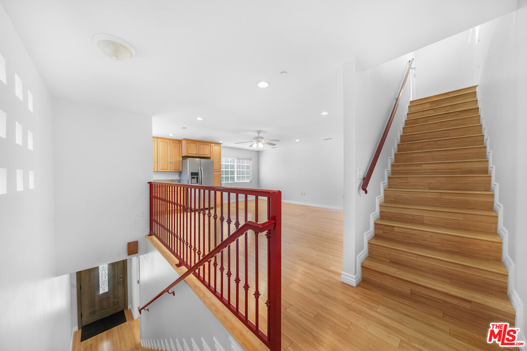 741 N Las Palmas Ave