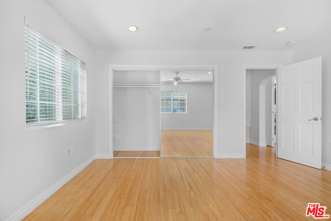 741 N Las Palmas Ave