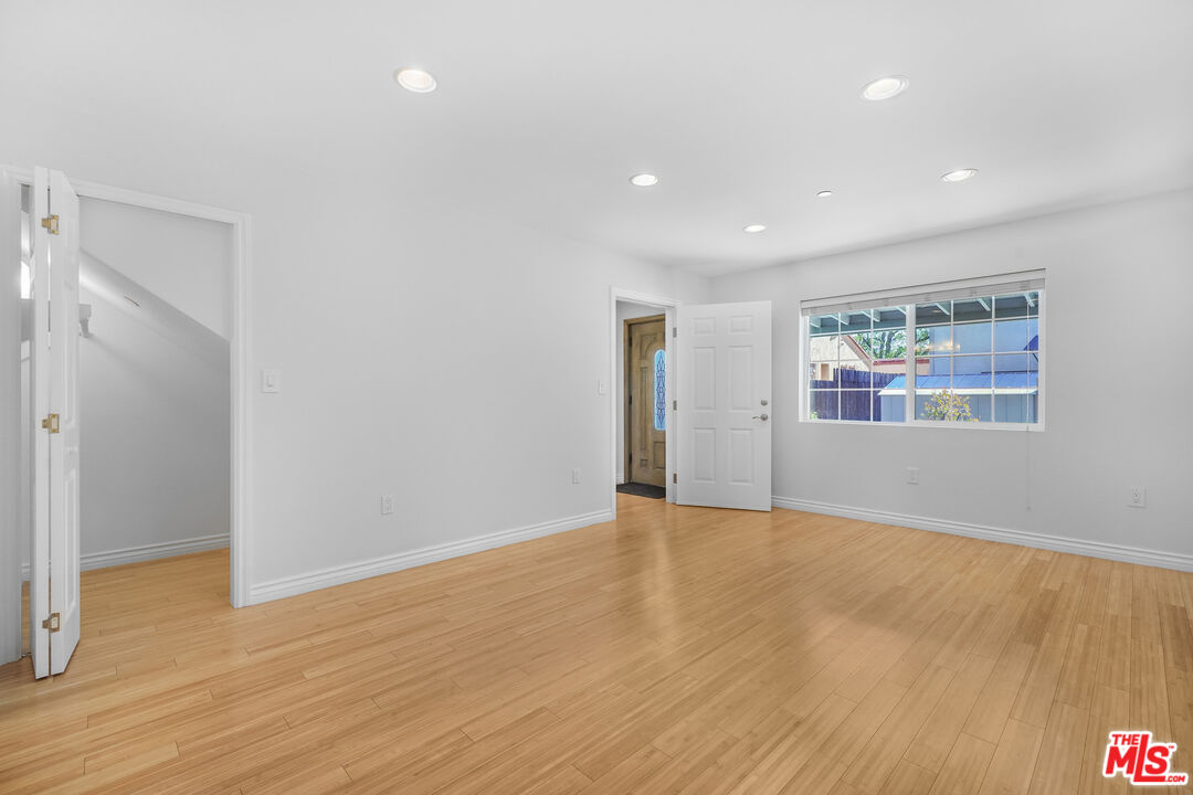 741 N Las Palmas Ave