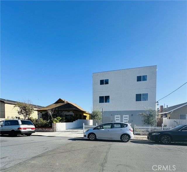 1002 E 33rd ST Unit: 3