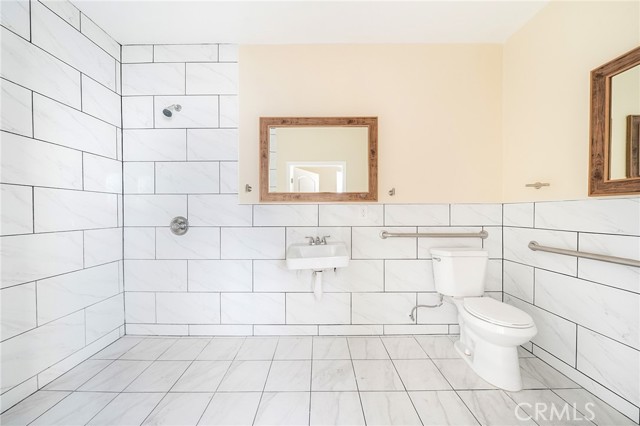 1002 E 33rd ST Unit: 3