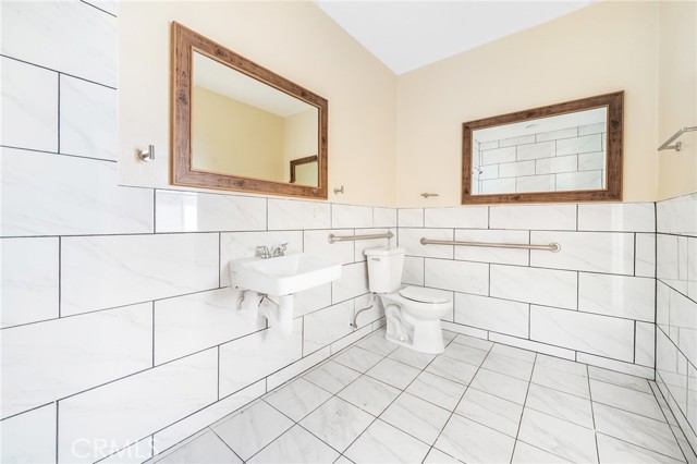 1002 E 33rd ST Unit: 3