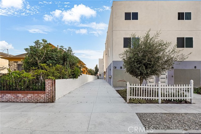 1002 E 33rd ST Unit: 3