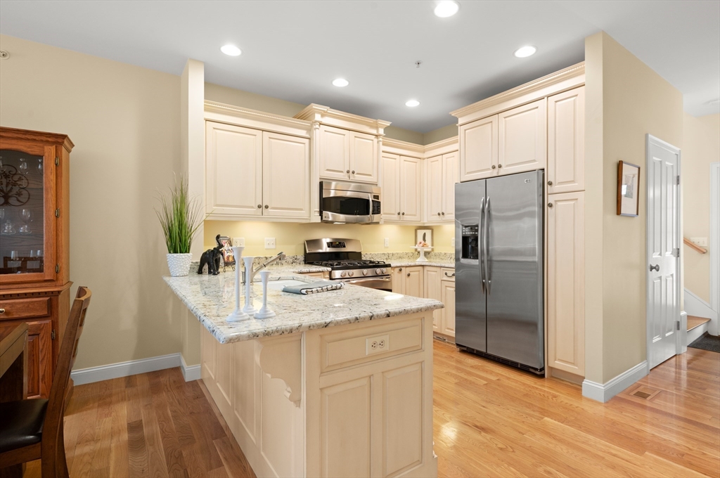 900 Lynnfield Street Unit: 6