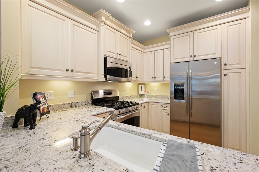 900 Lynnfield Street Unit: 6