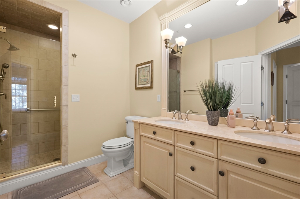 900 Lynnfield Street Unit: 6