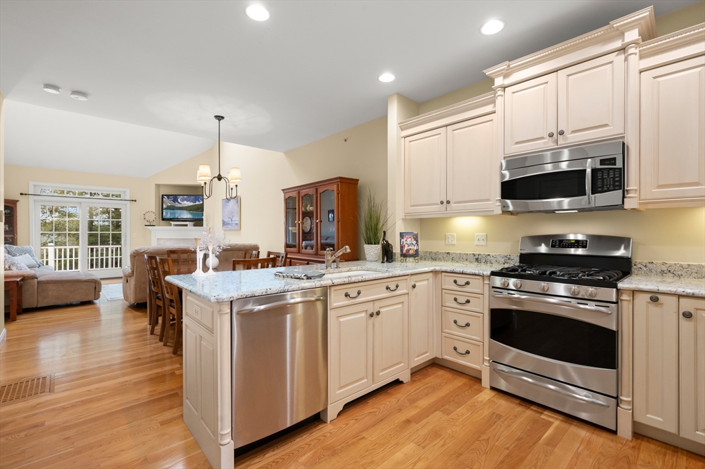 900 Lynnfield Street Unit: 6