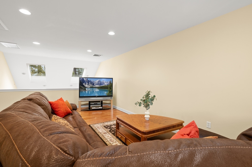 900 Lynnfield Street Unit: 6