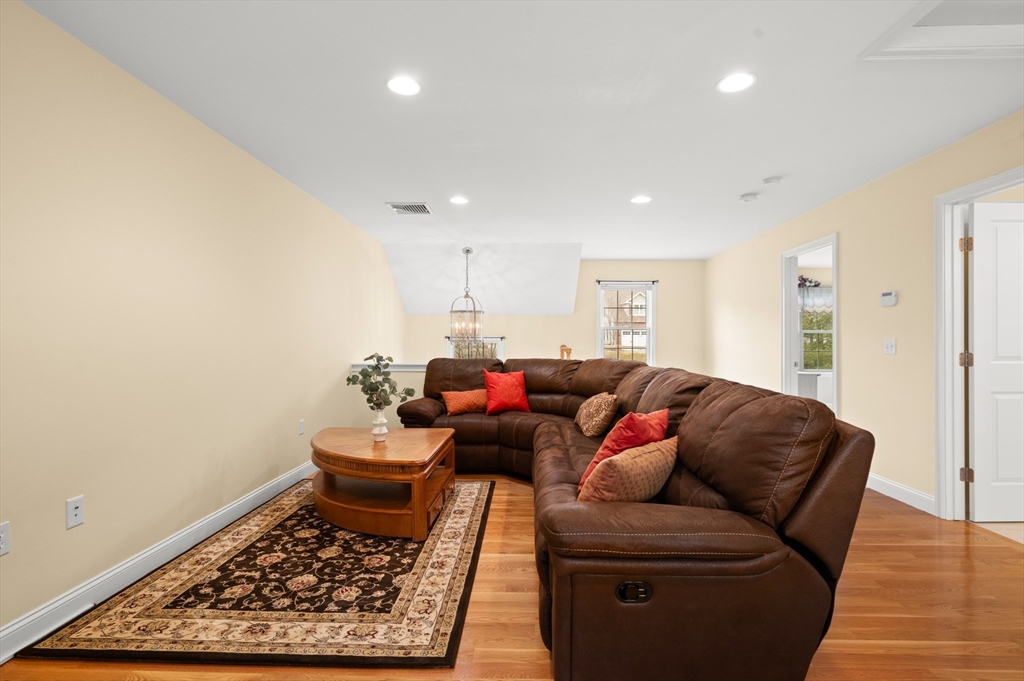 900 Lynnfield Street Unit: 6