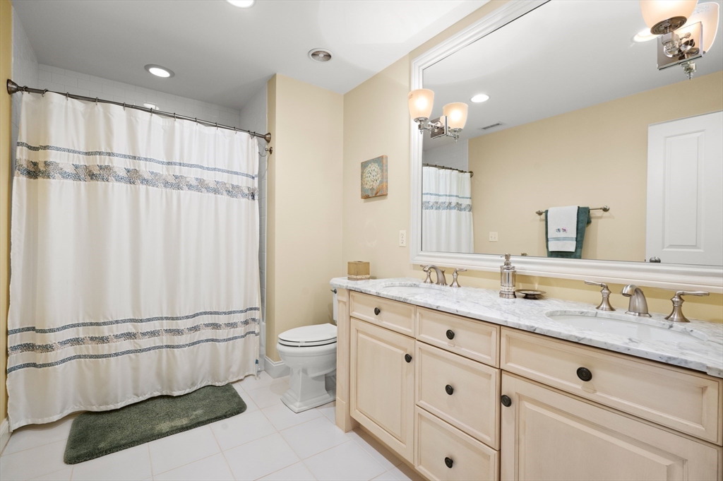 900 Lynnfield Street Unit: 6