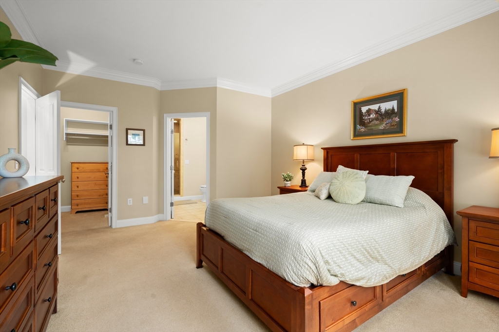 900 Lynnfield Street Unit: 6