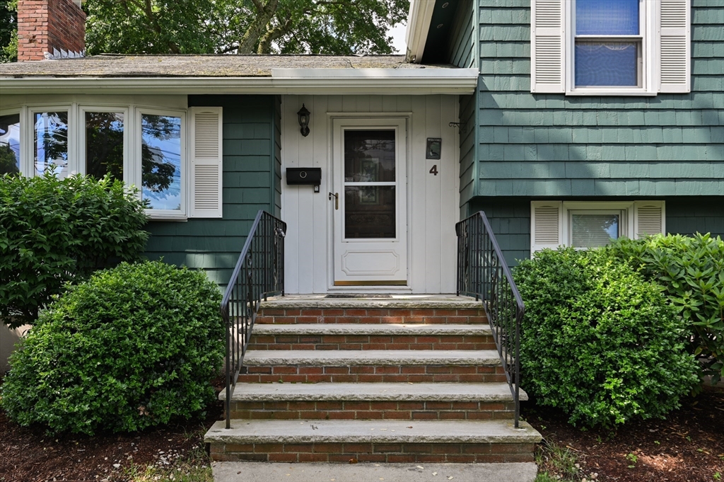 4 Elaine Rd