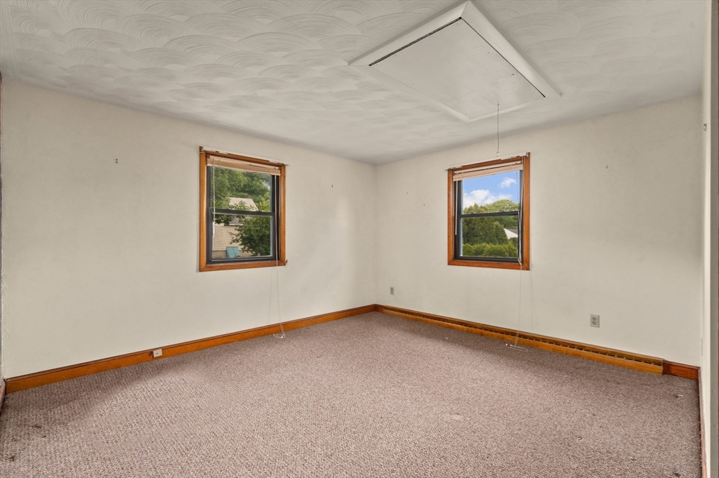 4 Elaine Rd