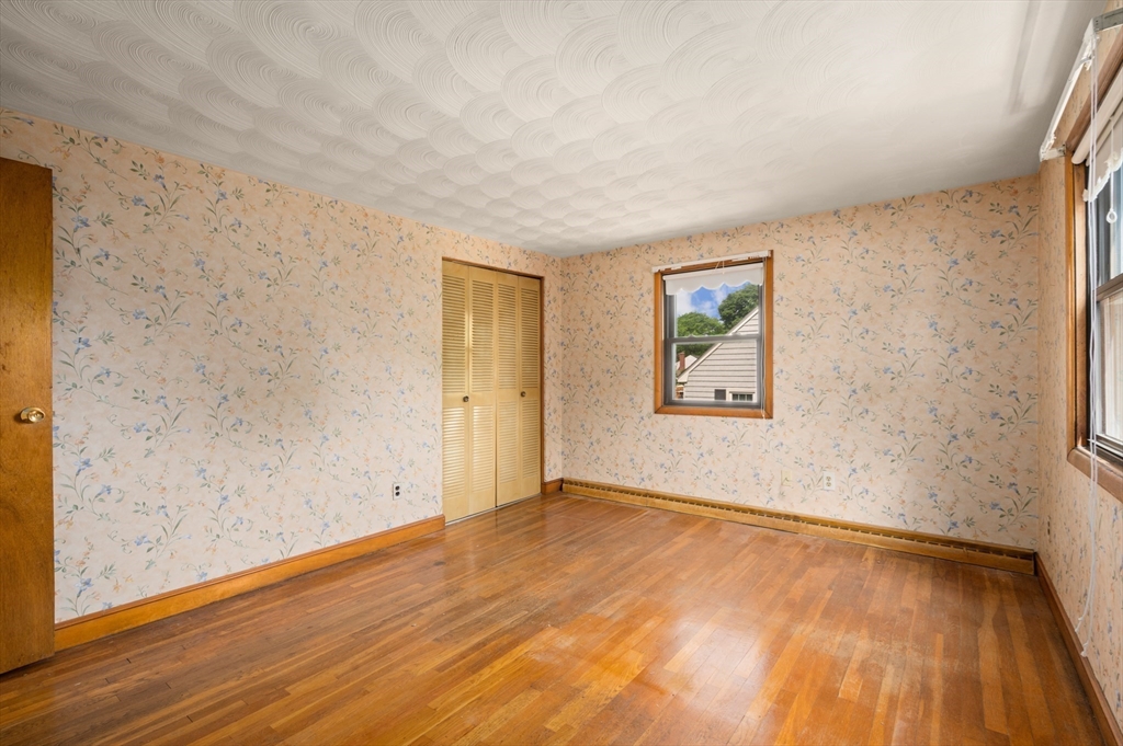 4 Elaine Rd