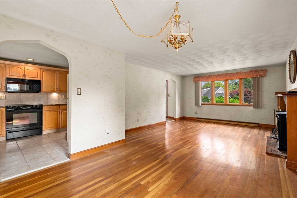 4 Elaine Rd