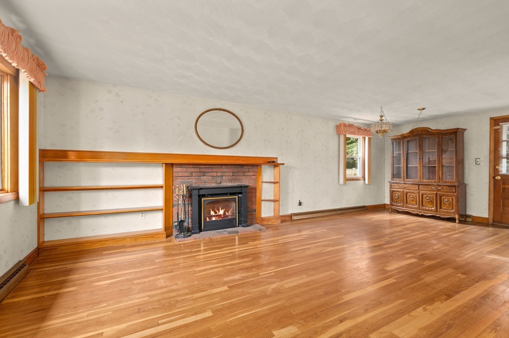 4 Elaine Rd