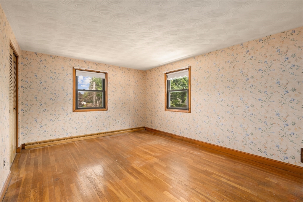 4 Elaine Rd