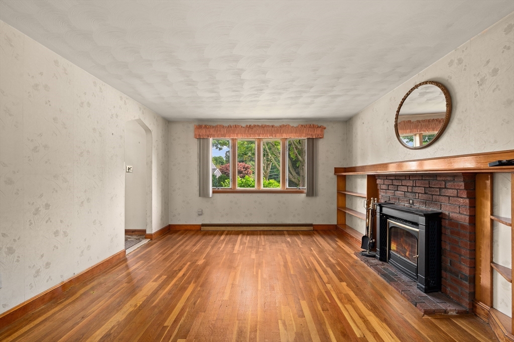 4 Elaine Rd