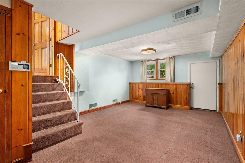 4 Elaine Rd