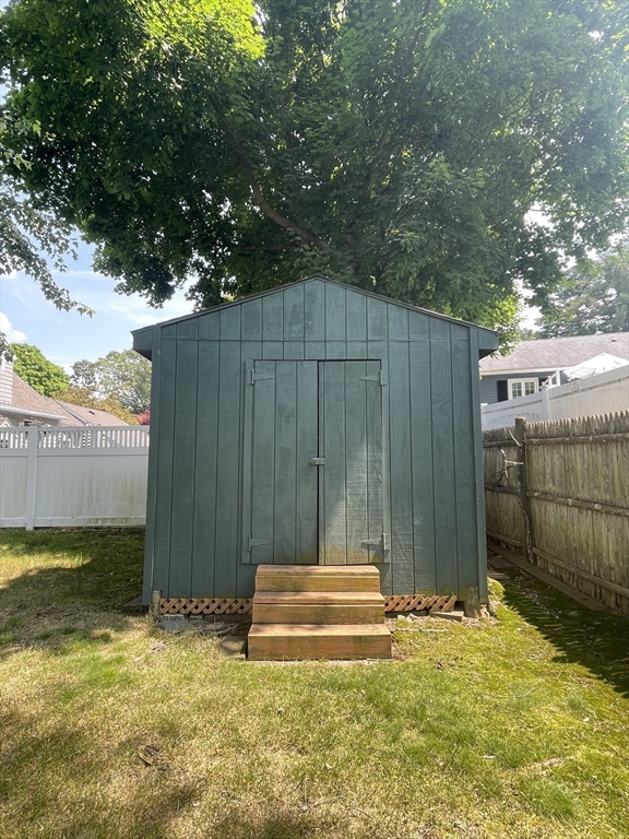 4 Elaine Rd