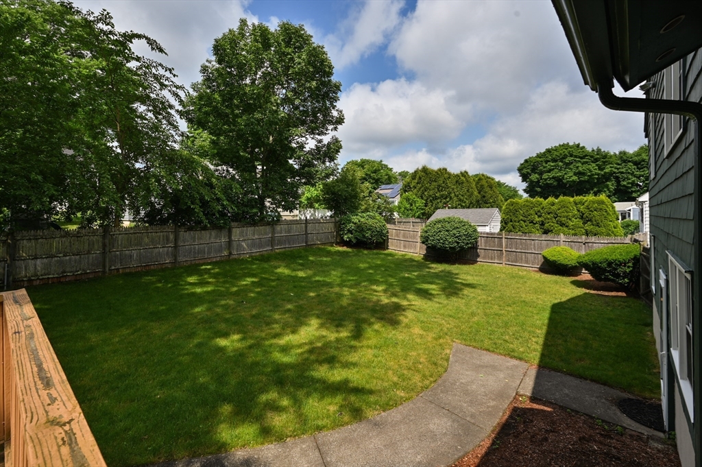 4 Elaine Rd